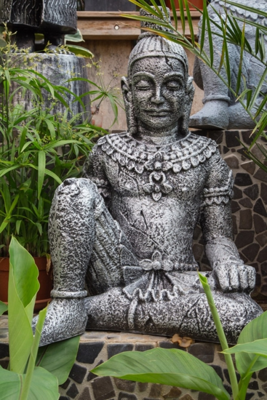 Budas y otras estatuas